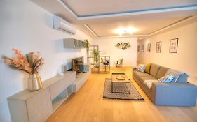 Large & Beautifully Furnished 2 Bedrooms Abon1-1